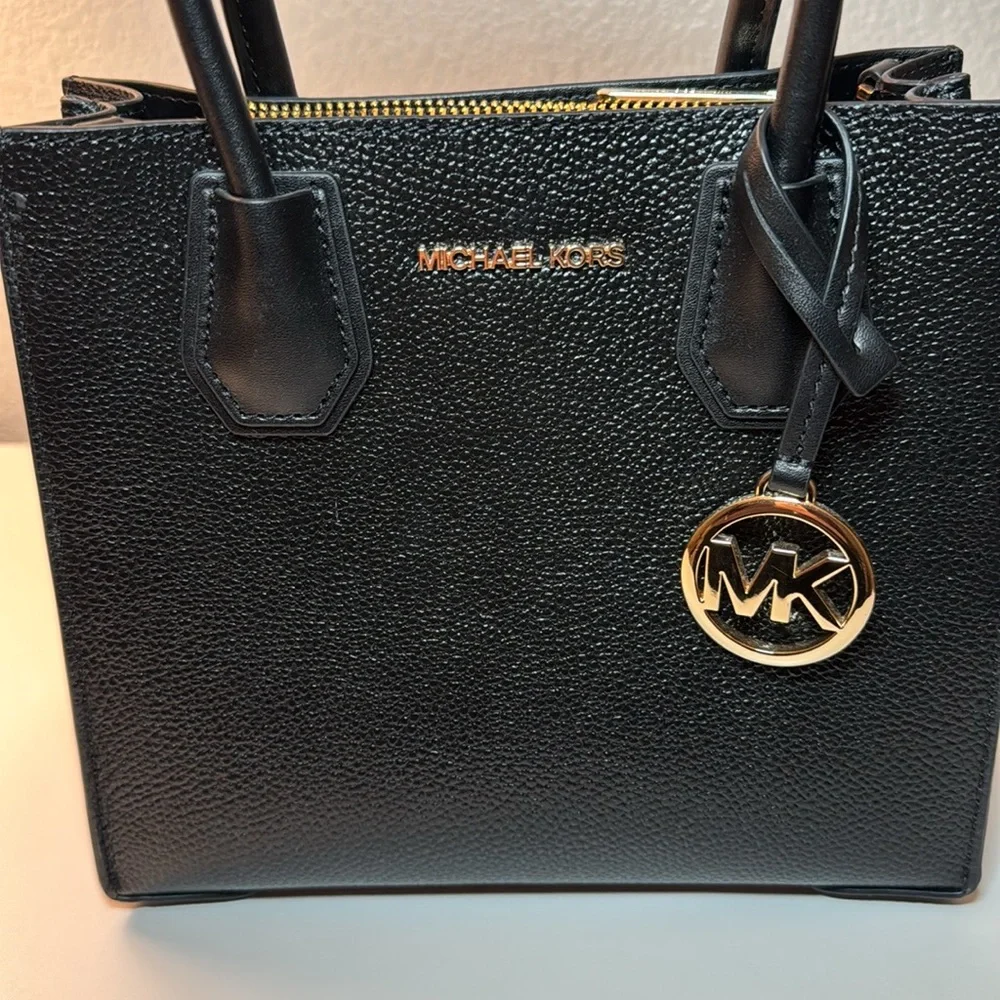 Michael Kors Crossbody - Picture 3 of 9